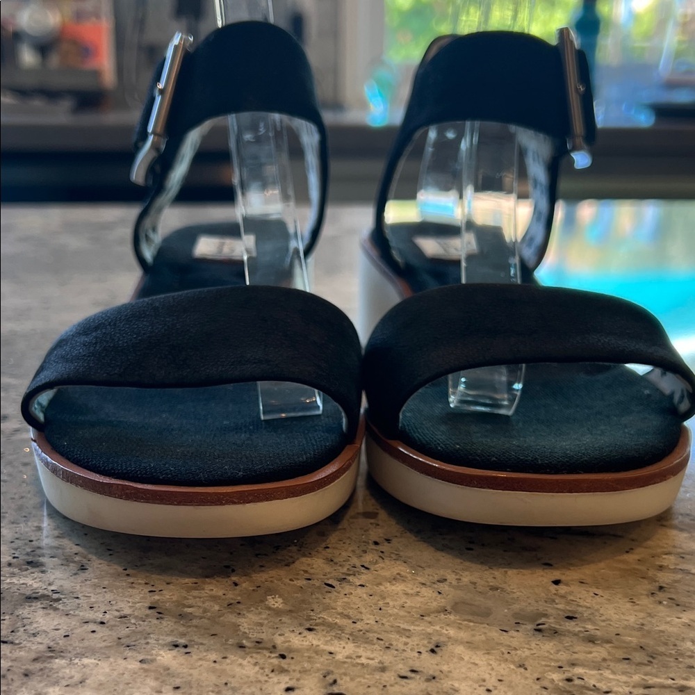 Ellen Degeneres Black Leather and White Wedge Sandals 7 - Picture 4 of 11
